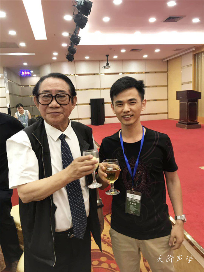天階聲學(xué)公司李總與陳祥福院士合影 天階聲學(xué)公司李總與陳祥福院士合影